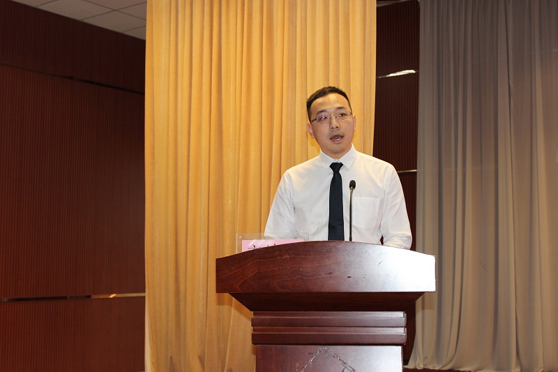 我校2009级兽医专业毕业生、唐人神集团饲料事业部人力资源总监柳宁作为优秀校友发言